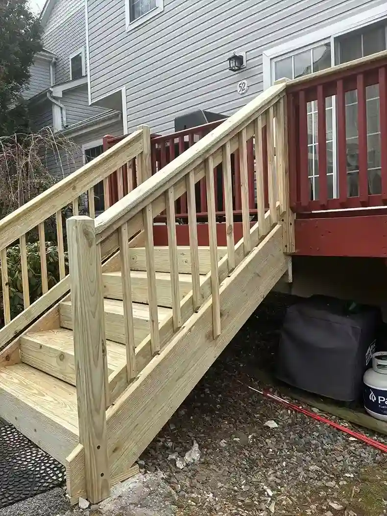 Low-maintenance white vinyl railing on a backyard deck